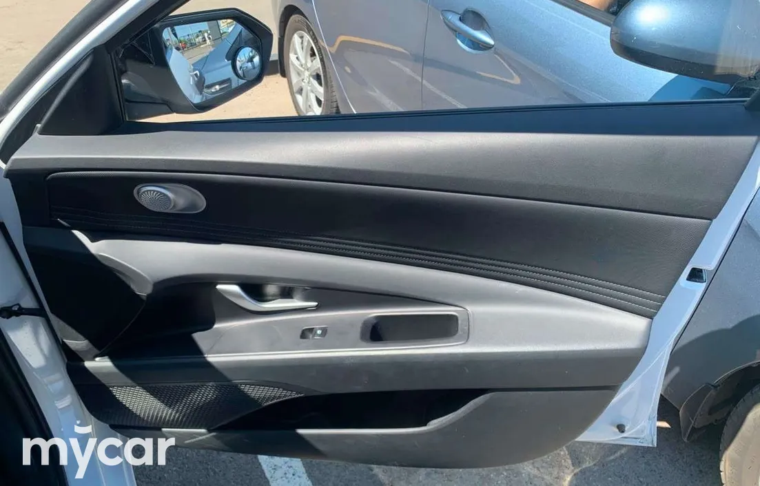 Hyundai Elantra 2024