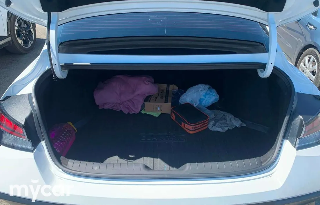 Hyundai Elantra 2024