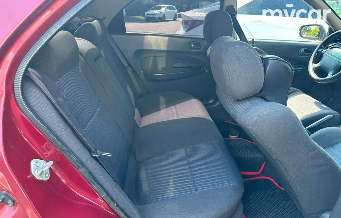 Mazda 323 1996