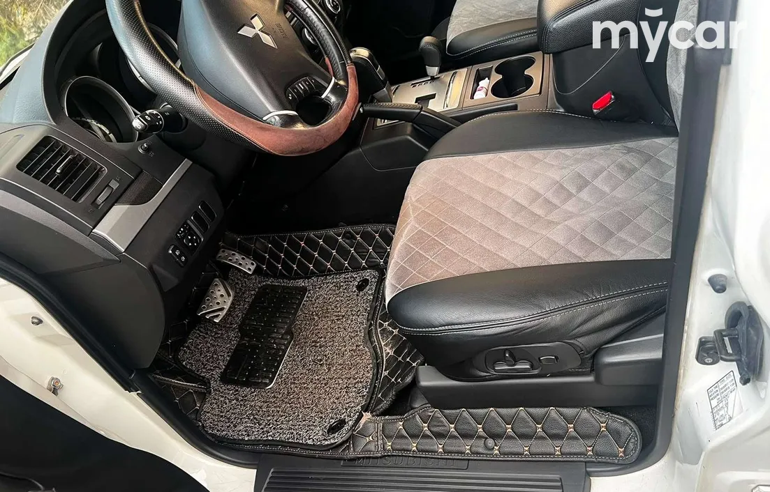 Mitsubishi Pajero 2011