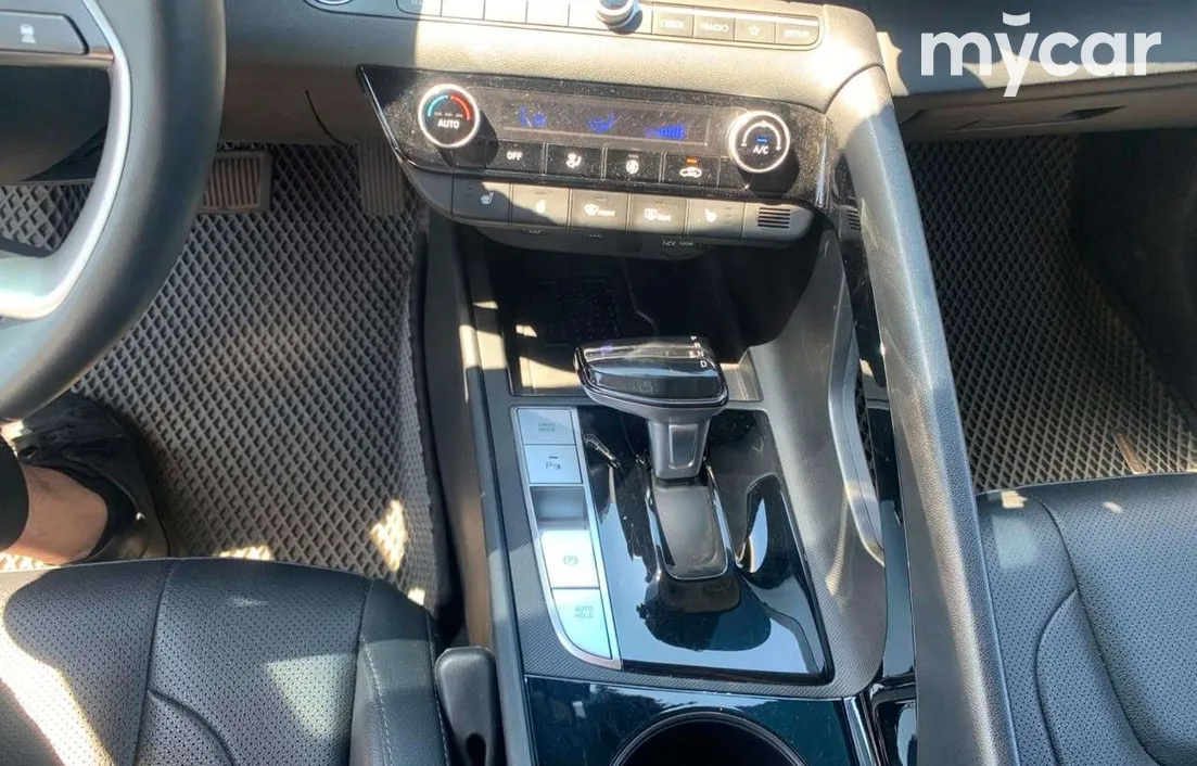 Hyundai Elantra 2024