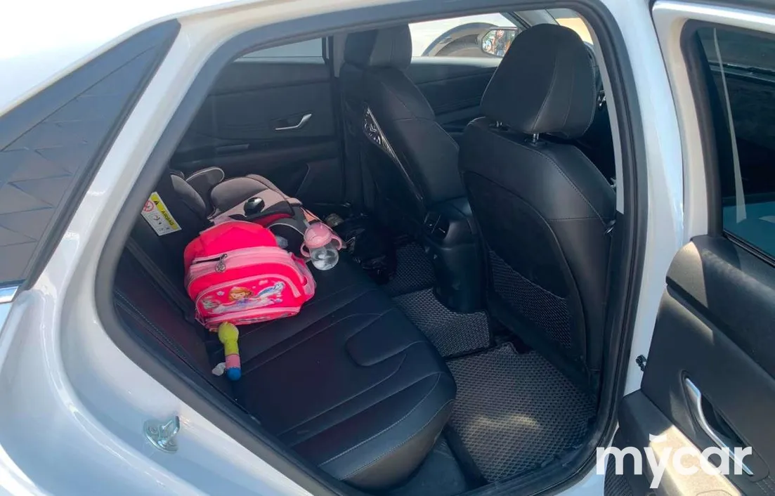 Hyundai Elantra 2024