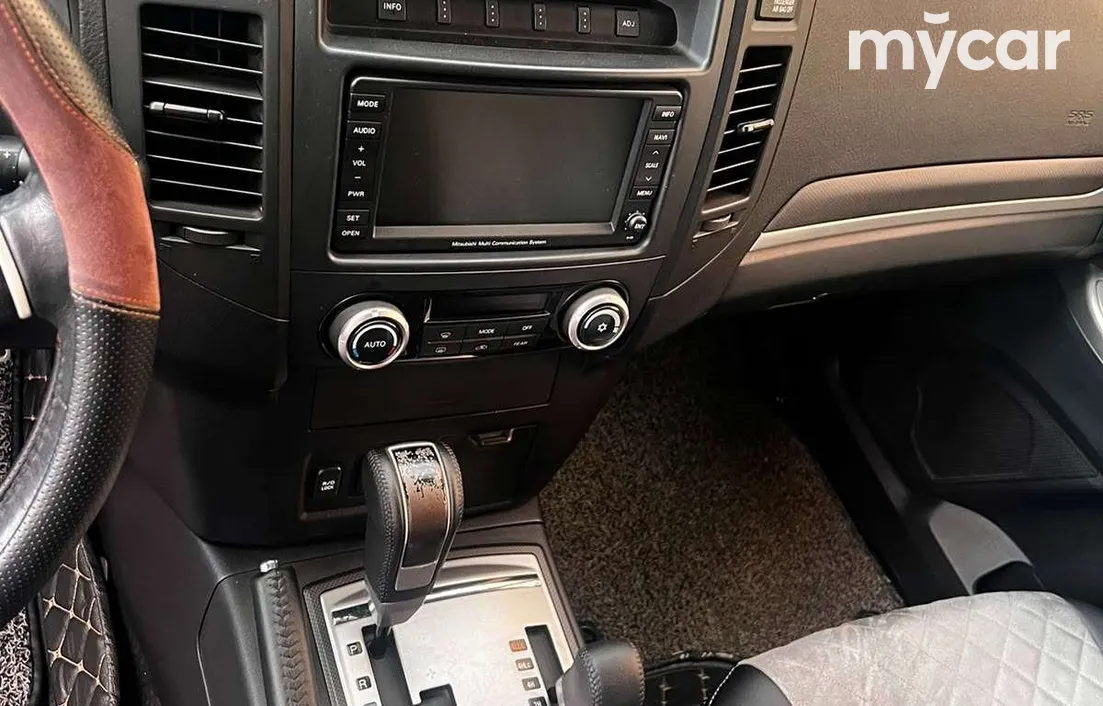 Mitsubishi Pajero 2011