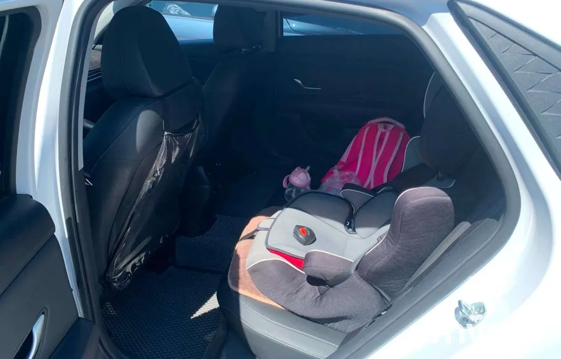Hyundai Elantra 2024
