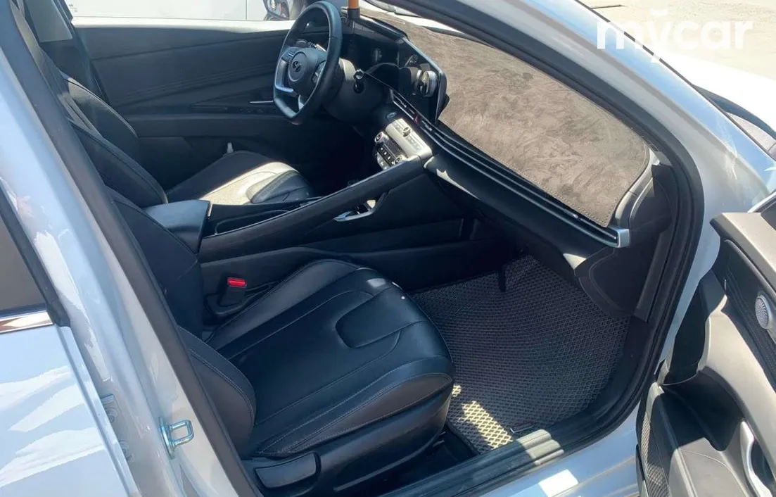 Hyundai Elantra 2024
