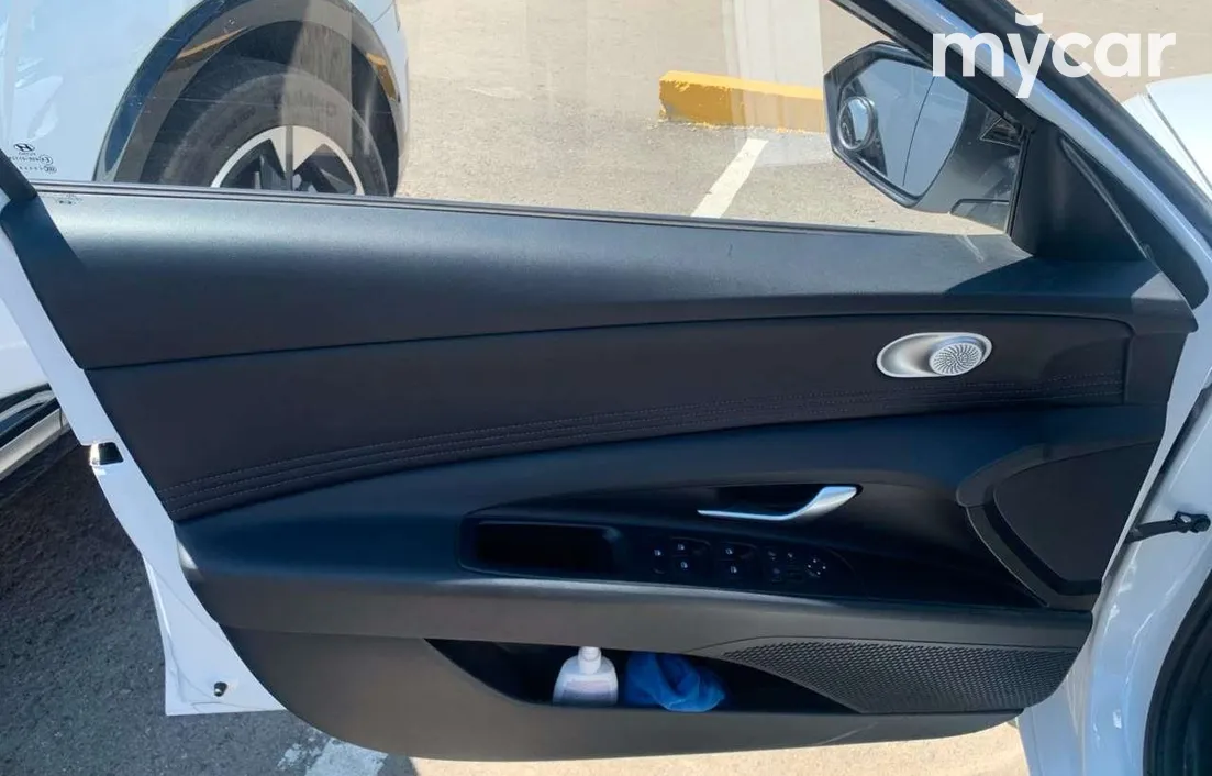 Hyundai Elantra 2024