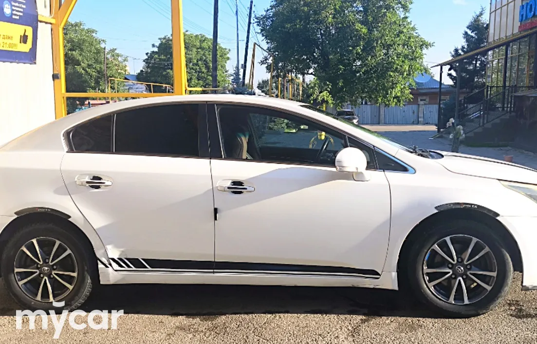 Toyota Avensis 2012