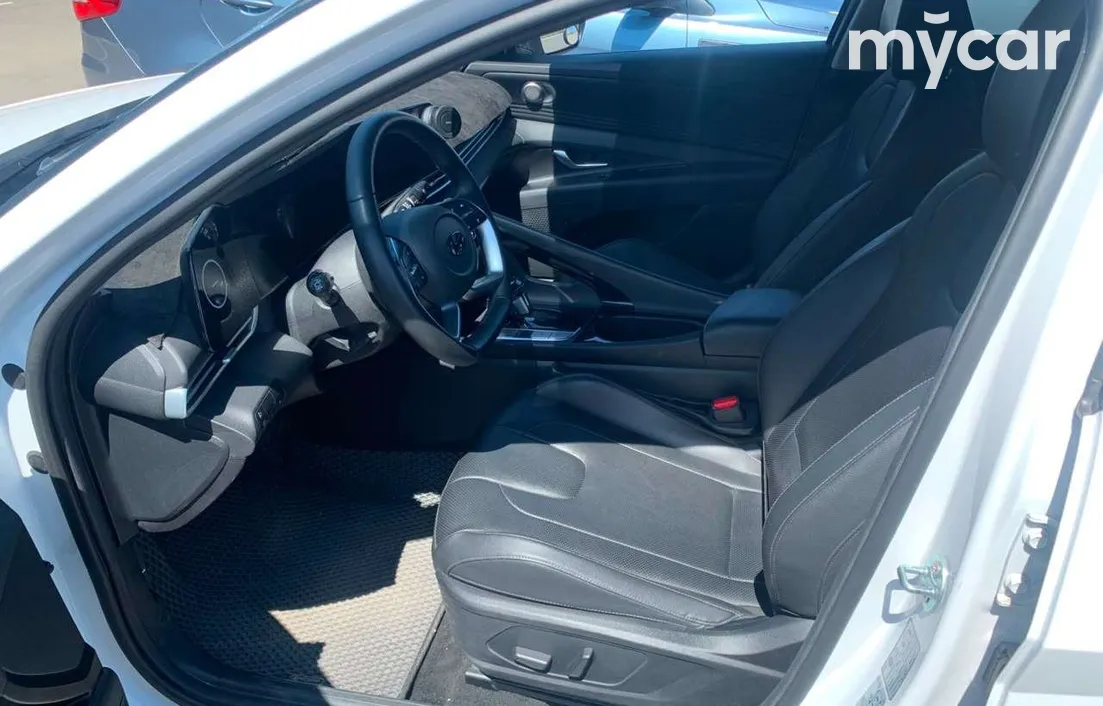 Hyundai Elantra 2024