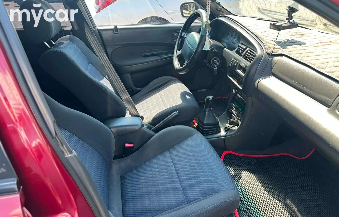 Mazda 323 1996