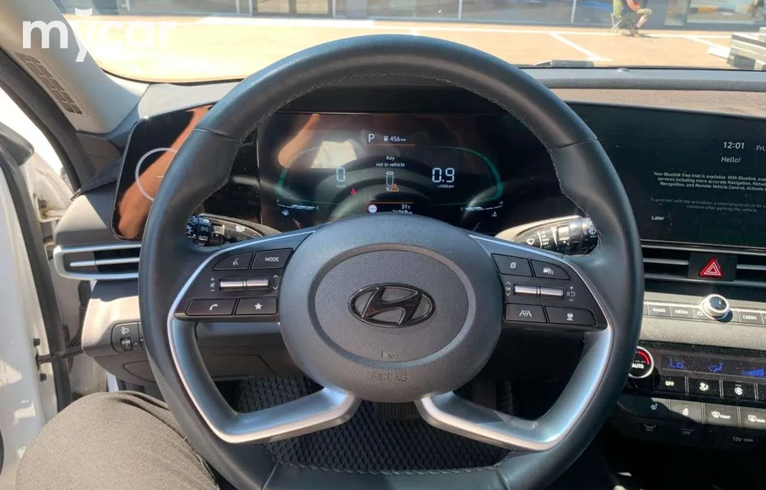 Hyundai Elantra 2024