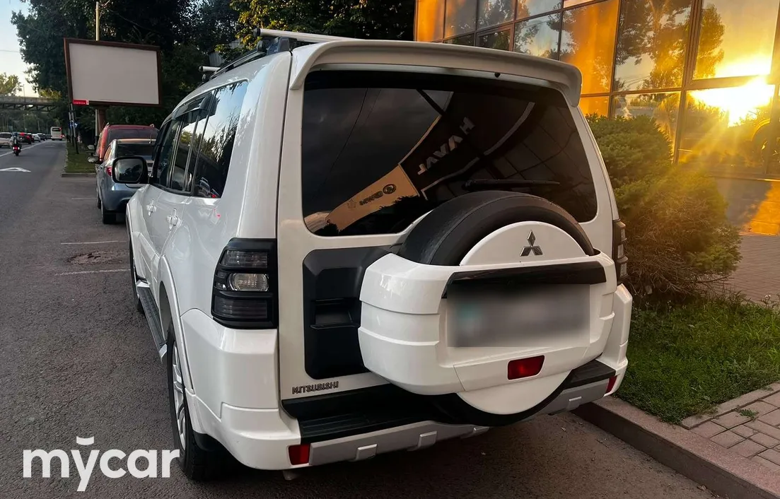 Mitsubishi Pajero 2011