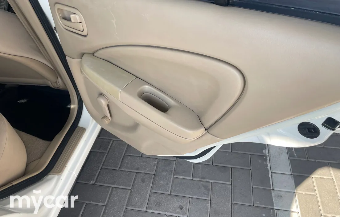Nissan Sunny 2010