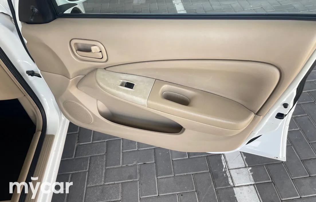 Nissan Sunny 2010