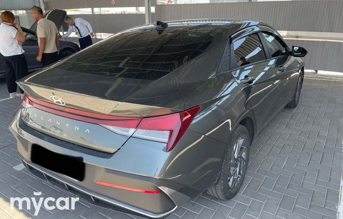 Hyundai Elantra 2025
