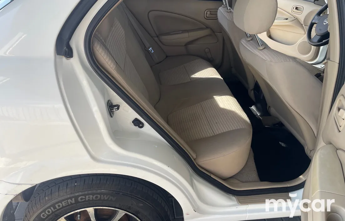 Nissan Sunny 2010