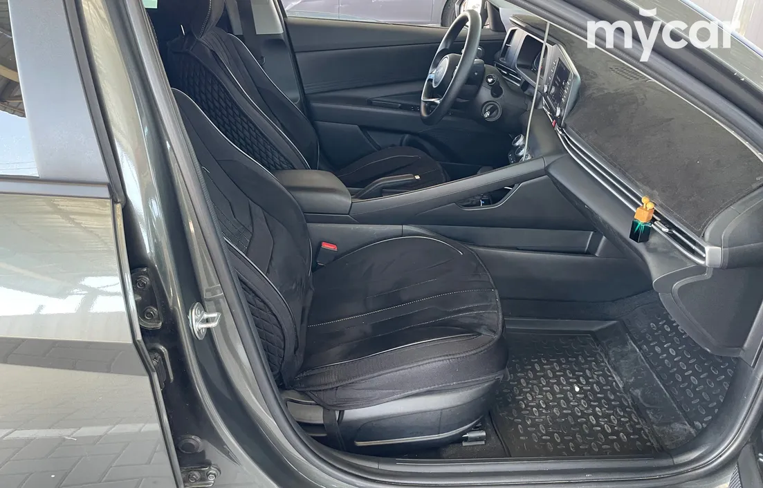 Hyundai Elantra 2025
