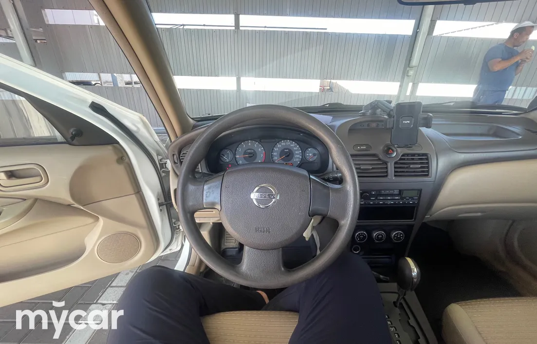 Nissan Sunny 2010