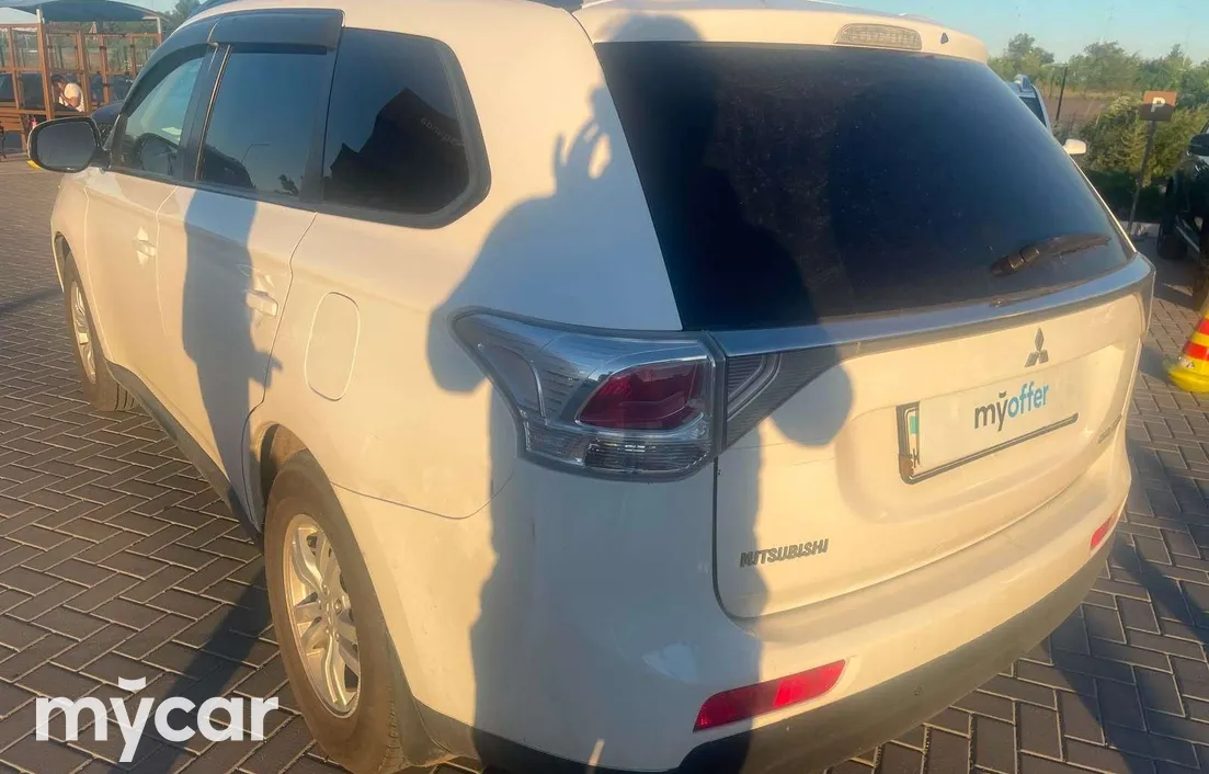 Mitsubishi Outlander 2013