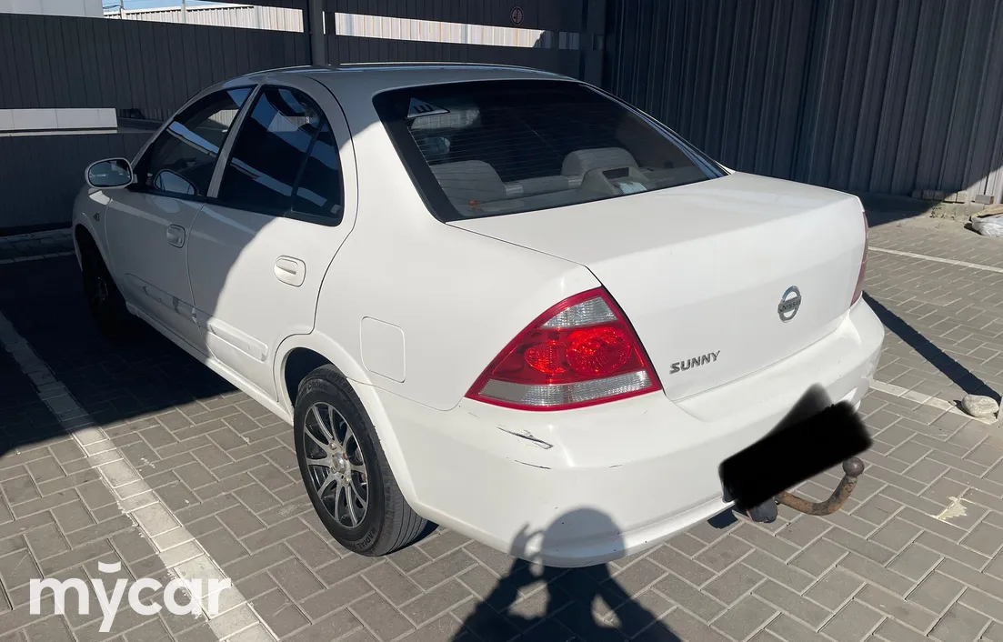 Nissan Sunny 2010