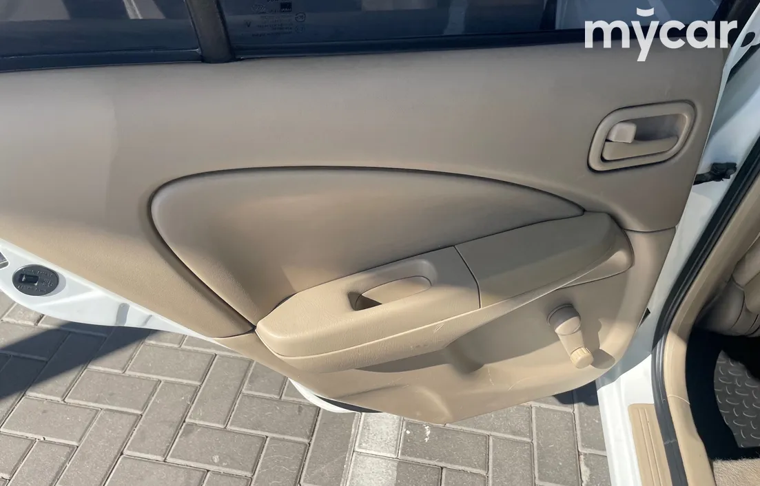 Nissan Sunny 2010