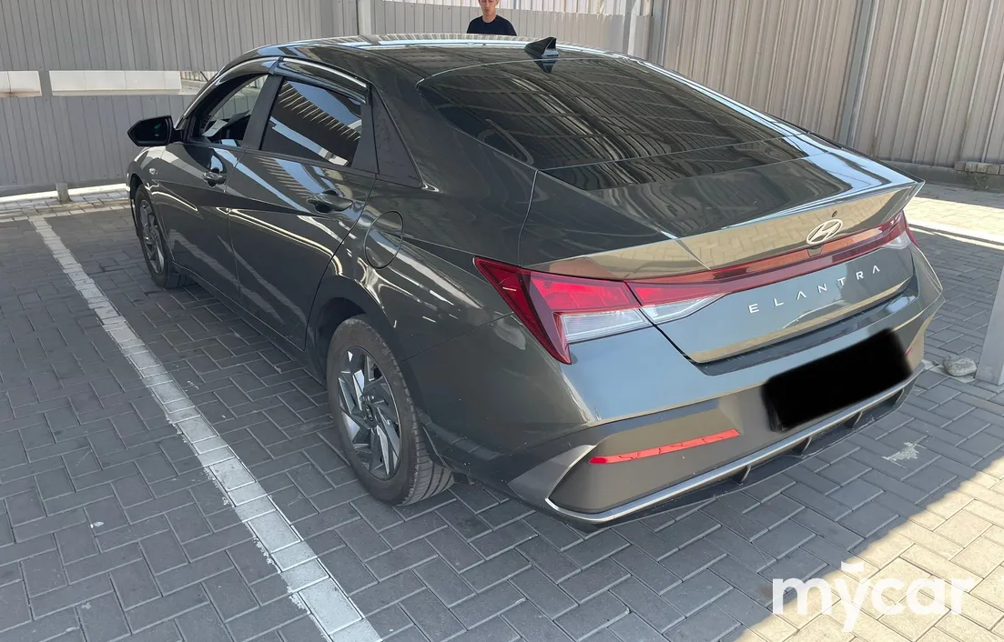 Hyundai Elantra 2025