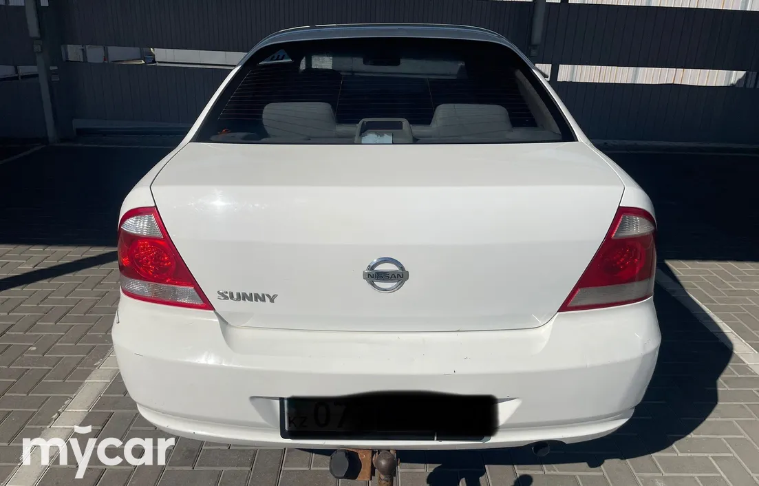 Nissan Sunny 2010