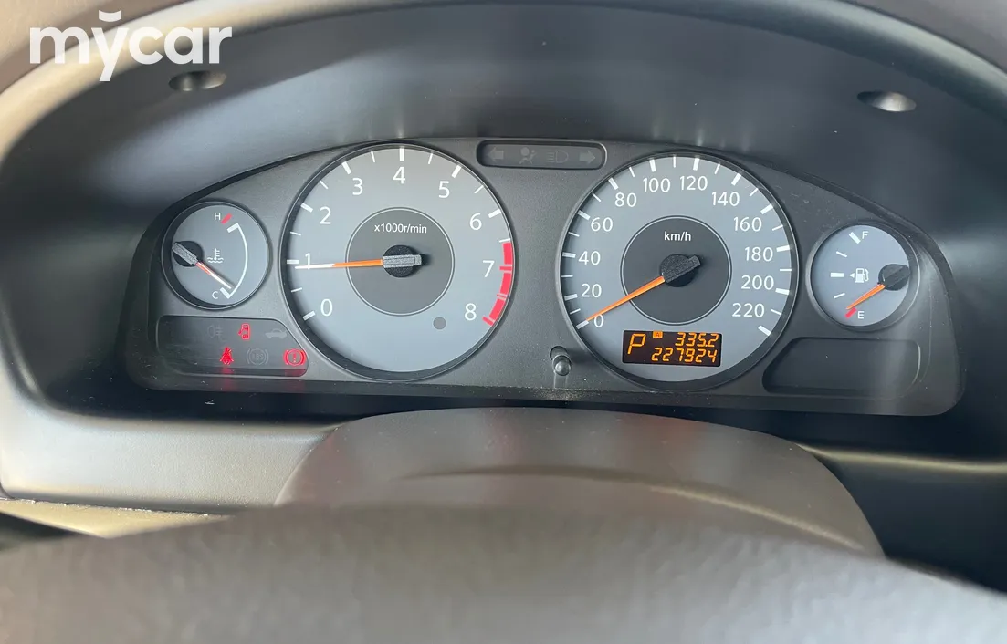 Nissan Sunny 2010