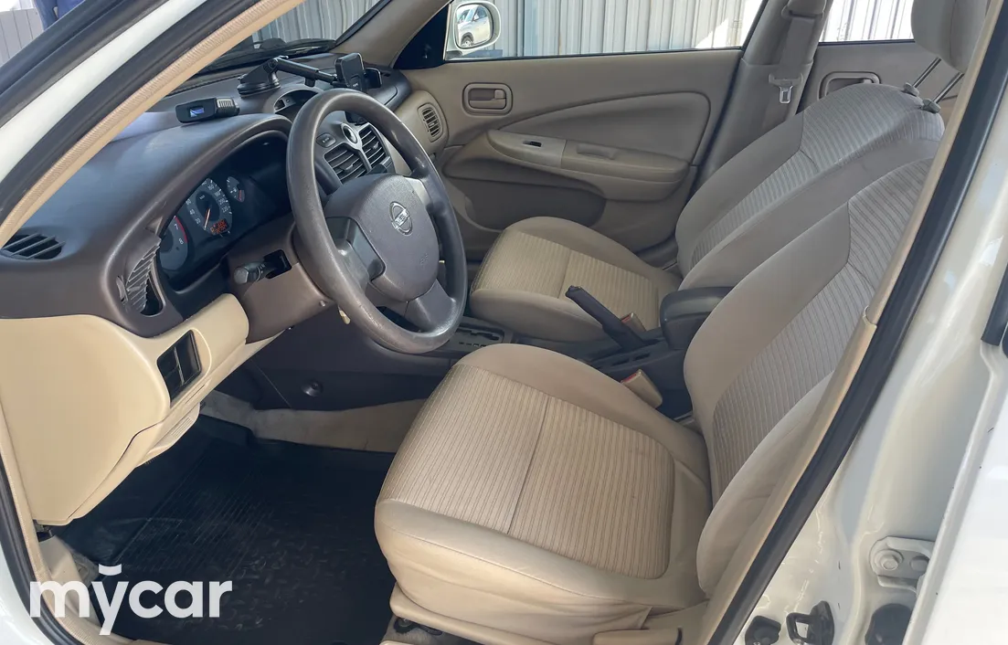 Nissan Sunny 2010