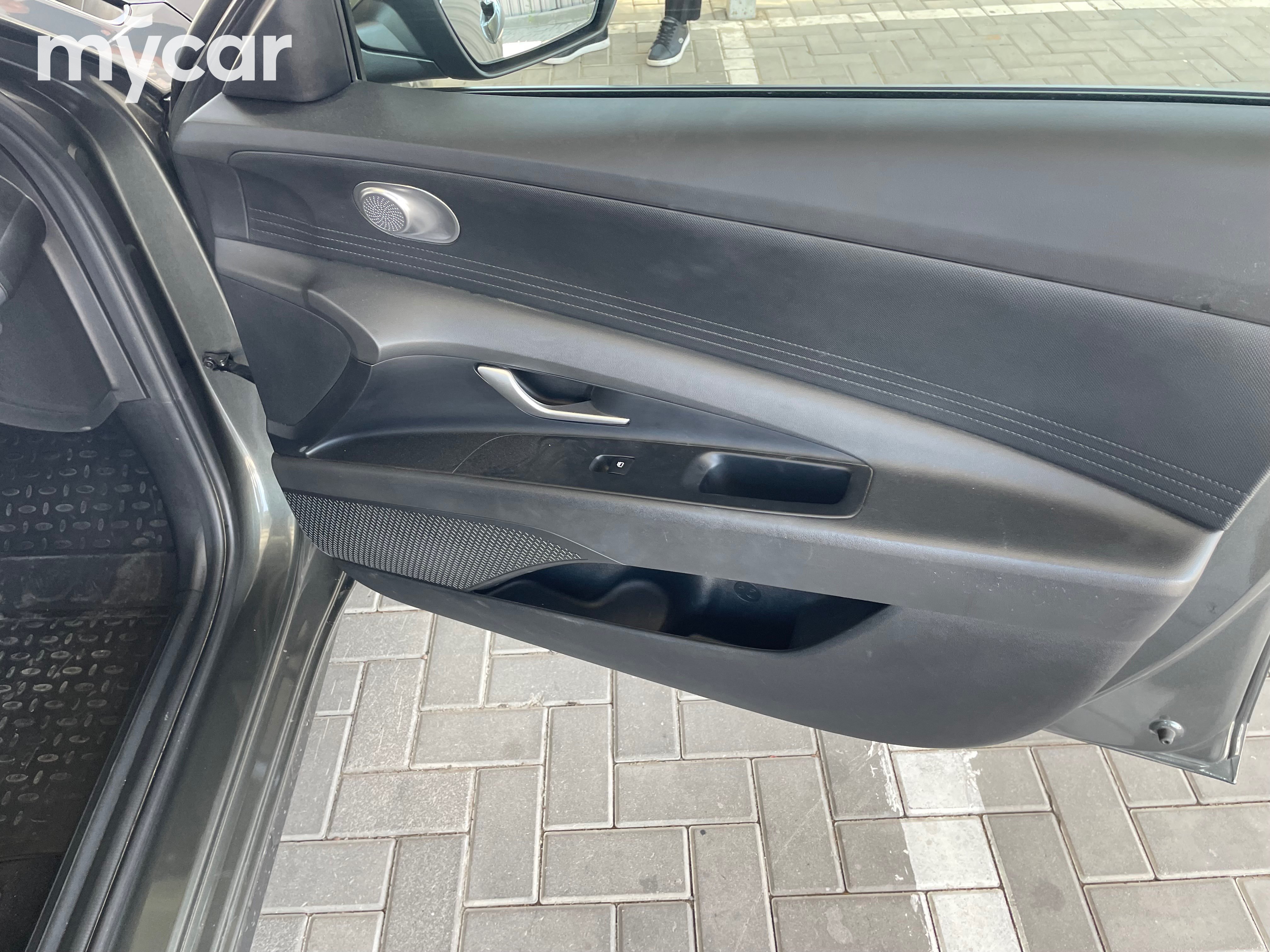 Hyundai Elantra 2025
