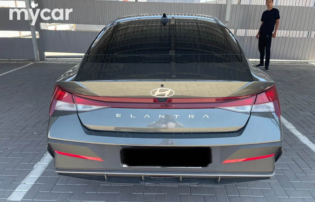 Hyundai Elantra 2025