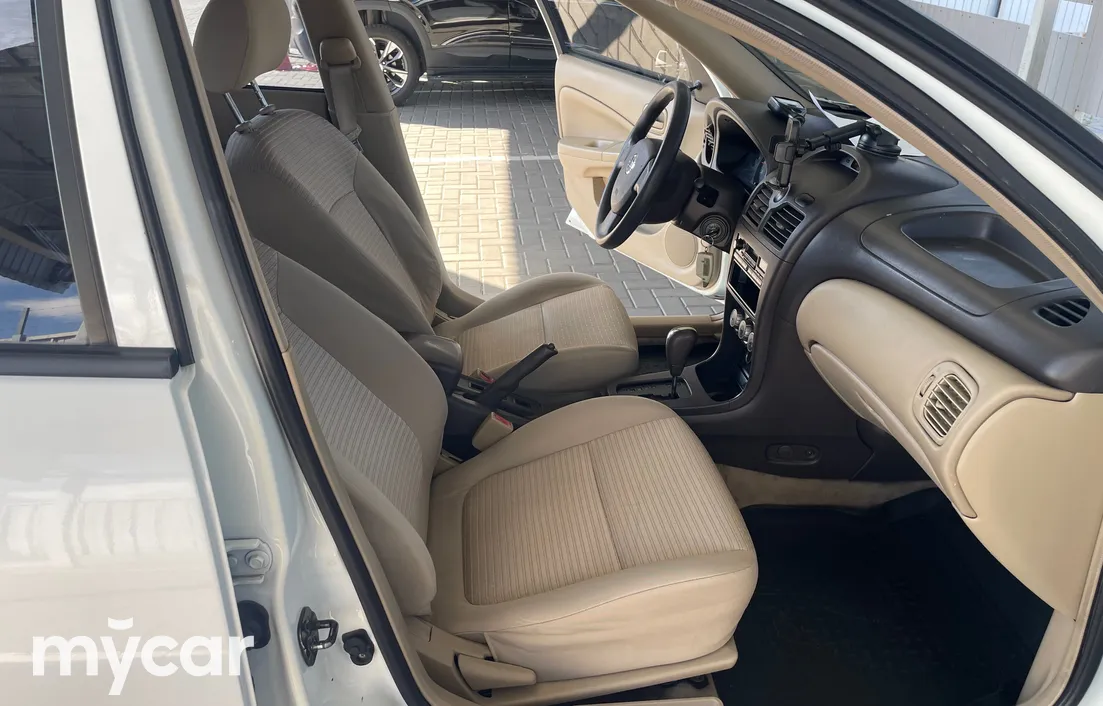 Nissan Sunny 2010