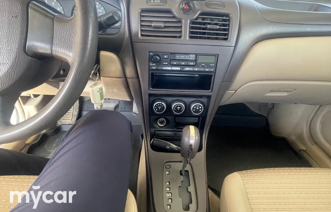 Nissan Sunny 2010