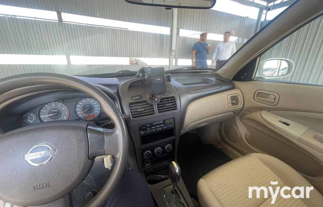 Nissan Sunny 2010