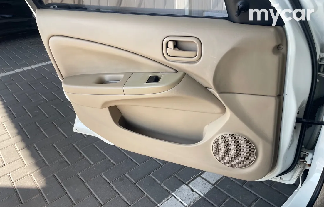 Nissan Sunny 2010