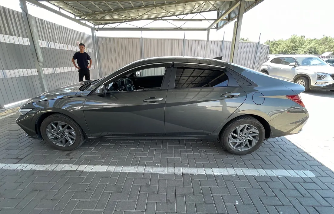 Hyundai Elantra 2025