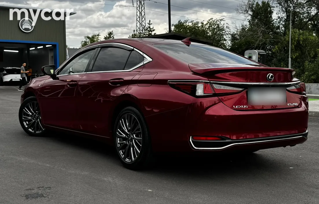 Lexus ES 2021