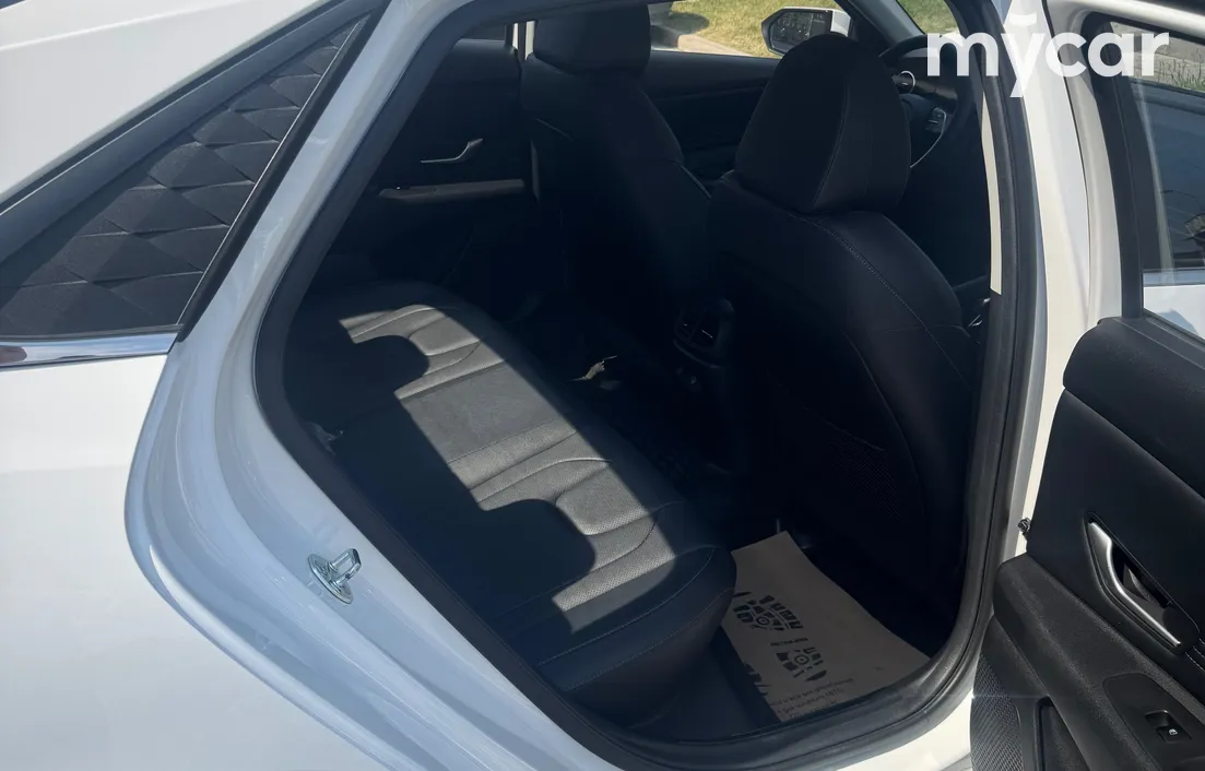 Hyundai Elantra 2023