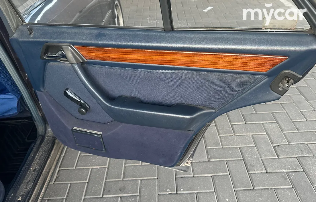 Mercedes-Benz W124 1987