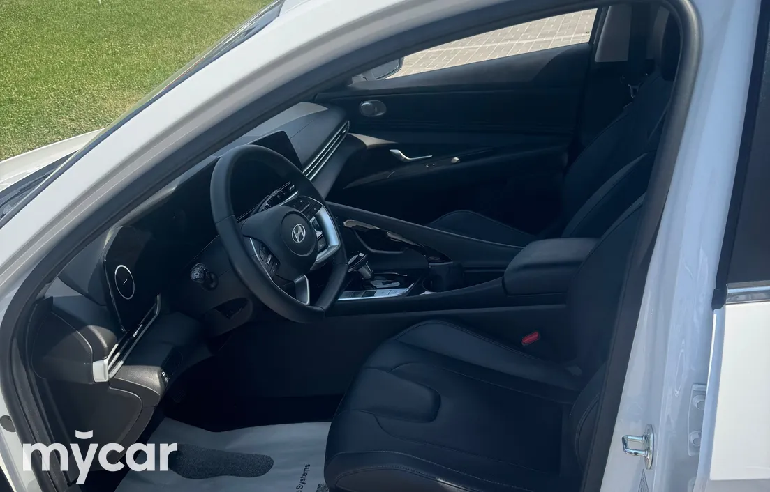 Hyundai Elantra 2023