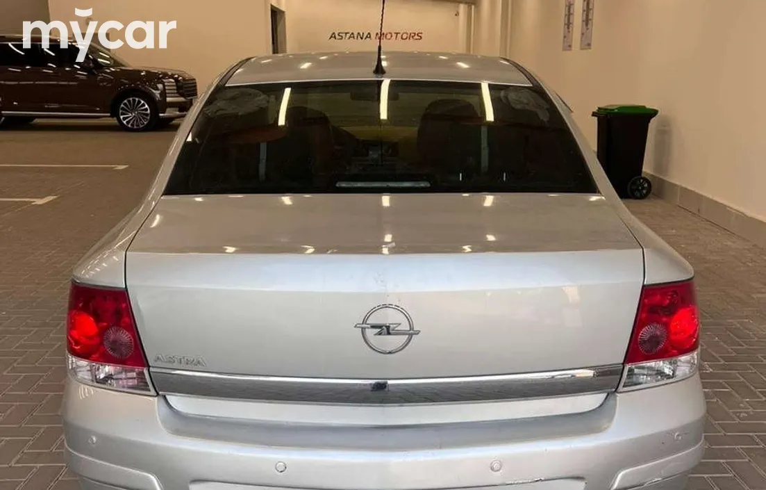 Opel Astra 2011
