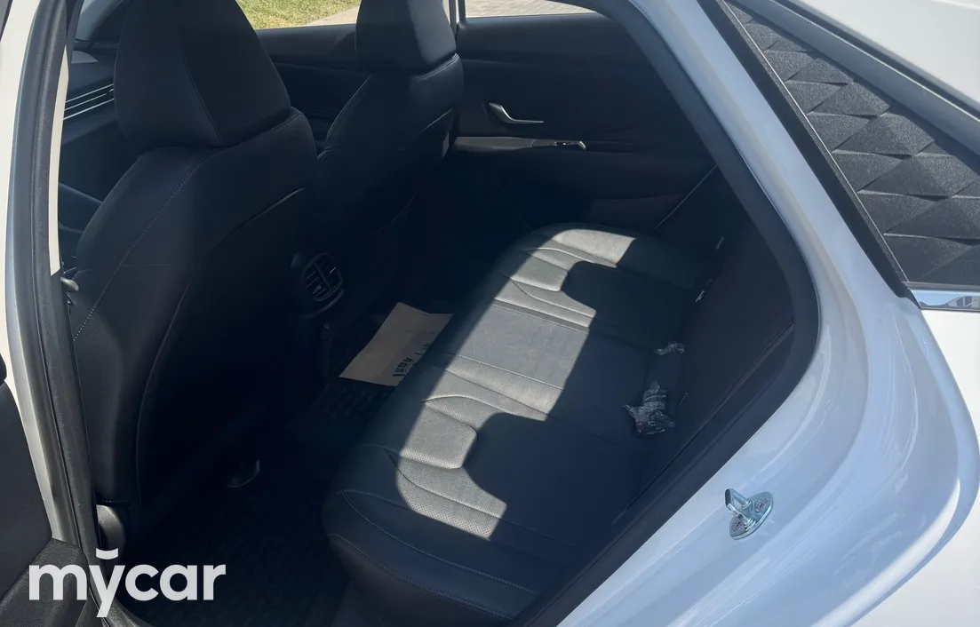Hyundai Elantra 2023
