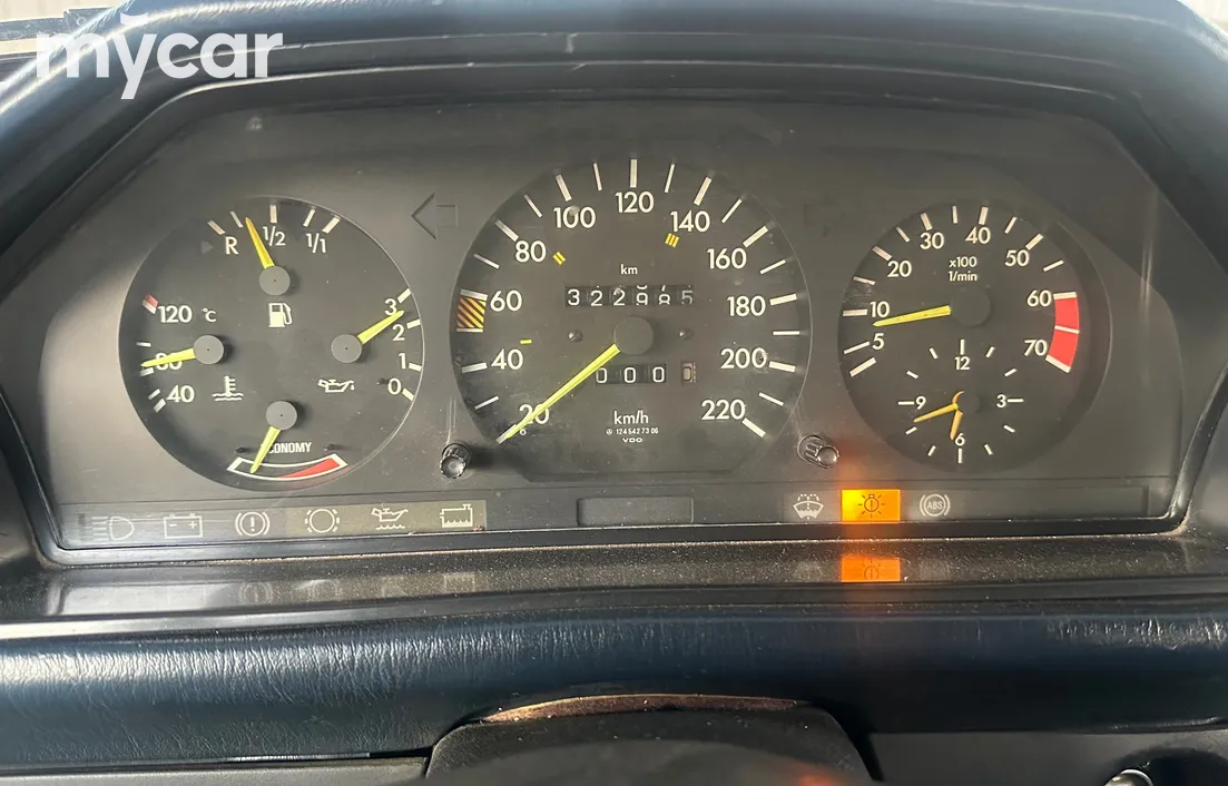 Mercedes-Benz W124 1987