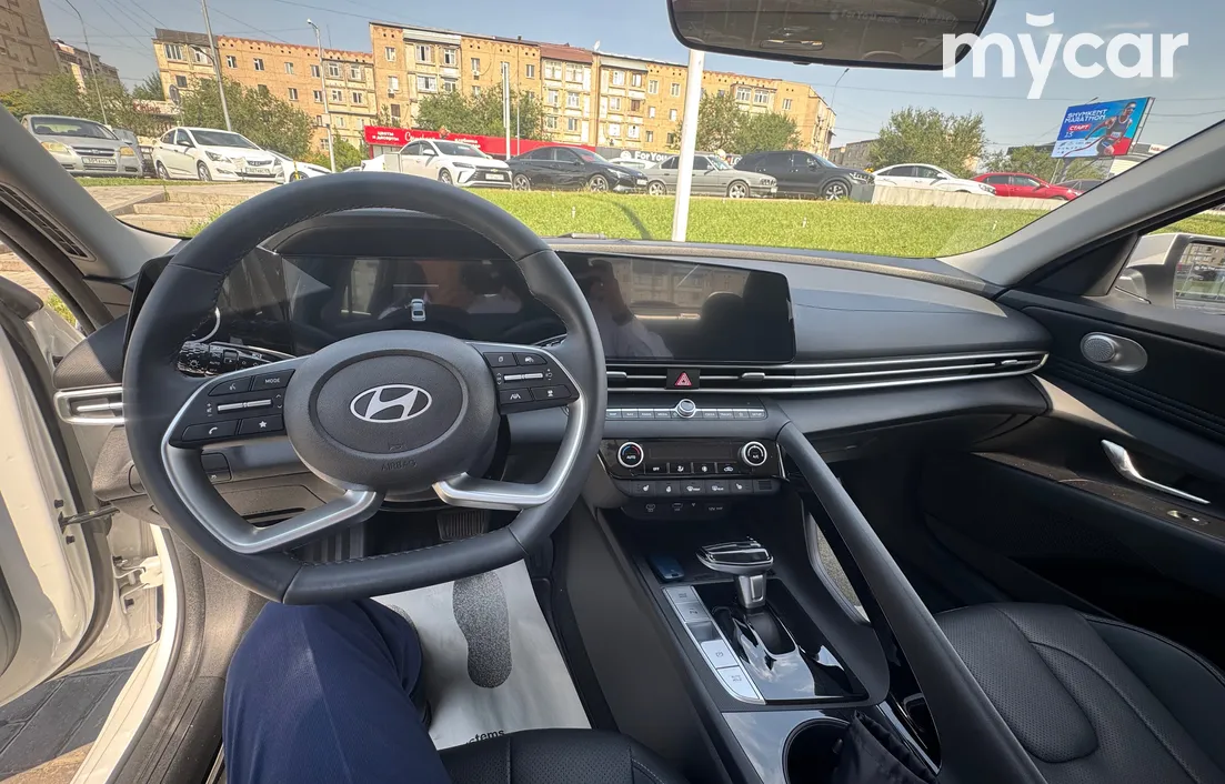 Hyundai Elantra 2023