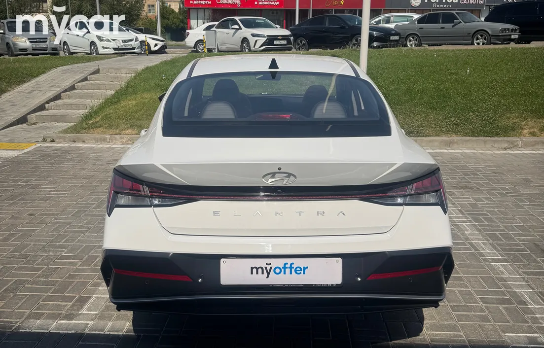 Hyundai Elantra 2023