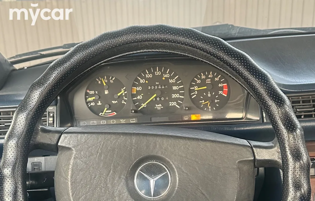 Mercedes-Benz W124 1987