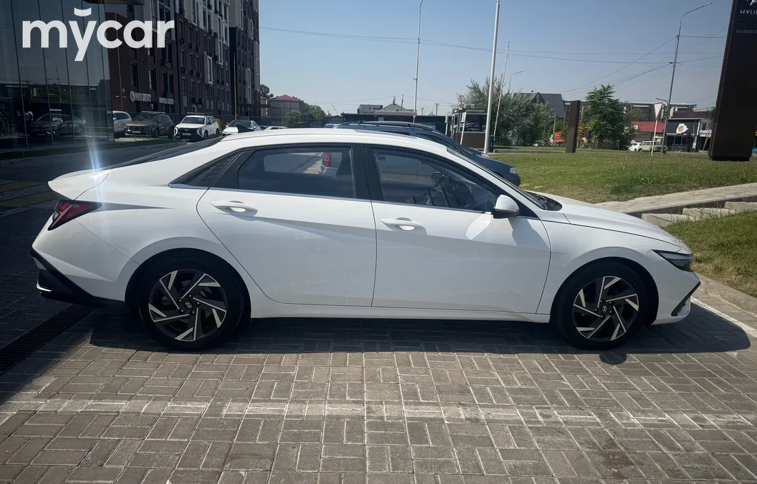 Hyundai Elantra 2023