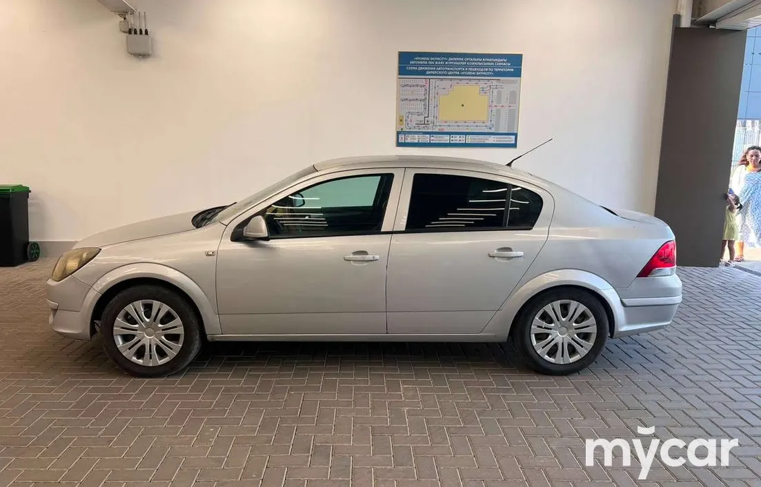 Opel Astra 2011