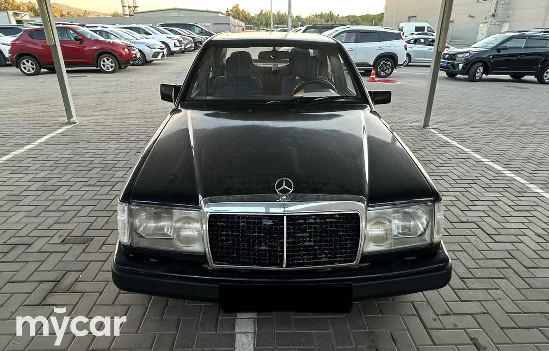 Mercedes-Benz W124 1987
