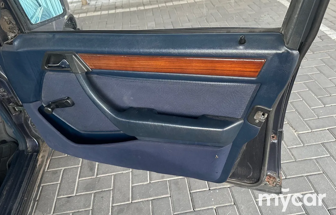 Mercedes-Benz W124 1987