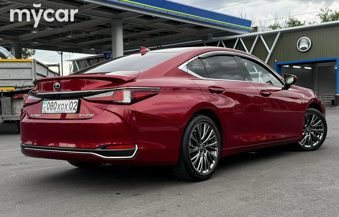 Lexus ES 2021